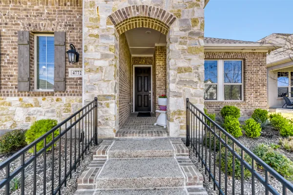 Property Slideshow image 3 of 29 | 4772 kings garden pkwy, Arlington, TX, 76005