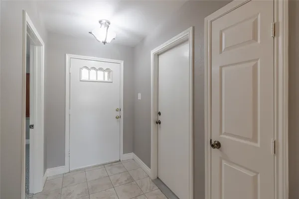 Property Slideshow image 3 of 30 | 619 e country grove cir, Pearland, TX, 77584