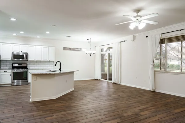 Property Slideshow image 3 of 28 | 124 dewberry dr, Georgetown, TX, 78633