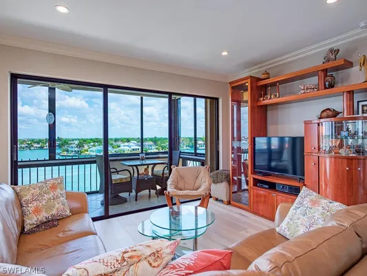 Property Slideshow image 3 of 22 | 3430 gulf shore blvd 6c, Naples, FL, 34103