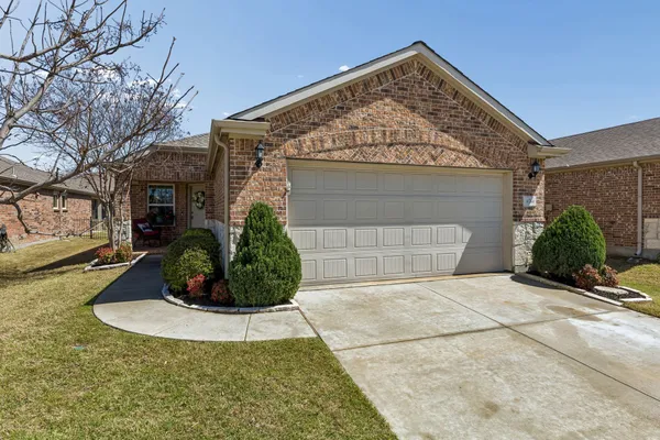 Property Slideshow image 2 of 26 | 6744 hickory creek dr, Frisco, TX, 75036