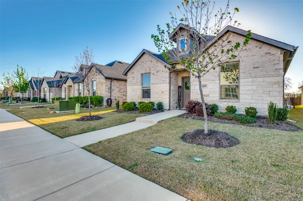 Property Slideshow image 2 of 26 | 109 foreman dr, Midlothian, TX, 76065