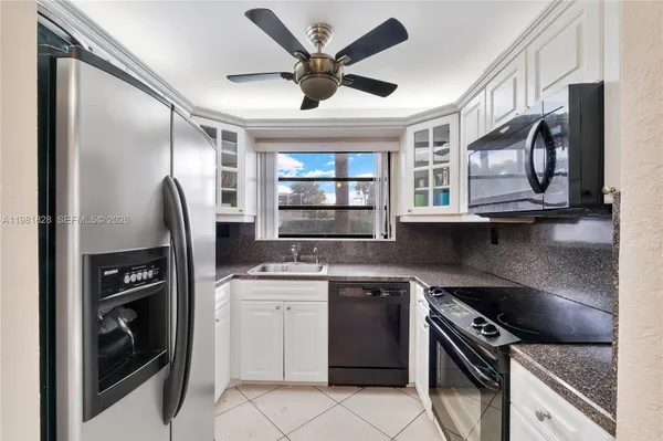 Property Slideshow image 2 of 9 | 1101 colony point cir 101, Pembroke Pines, FL, 33026