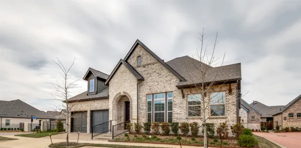 Property Slideshow image 2 of 32 | 4800 prairie crest ln, Arlington, TX, 76005