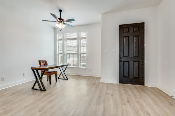 Property Slideshow image 3 of 32 | 4800 prairie crest ln, Arlington, TX, 76005