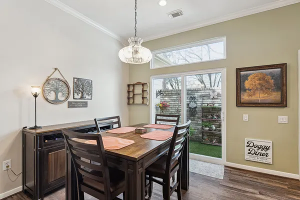 Property Slideshow image 3 of 38 | 167 e northcastle cir, The Woodlands, TX, 77384