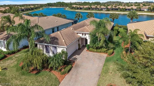 Property Slideshow image 2 of 50 | 10555 carena cir, Fort Myers, FL, 33913