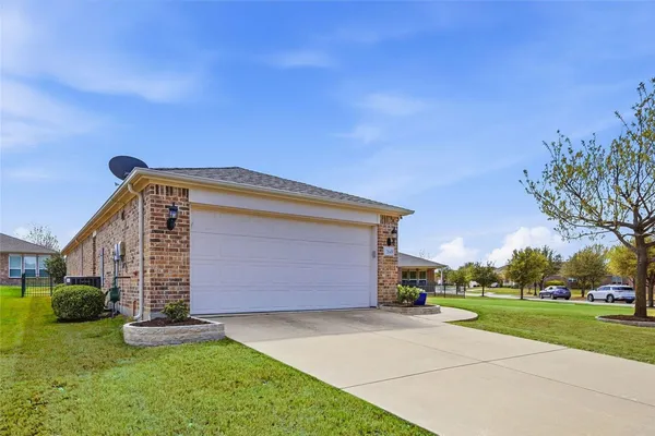 Property Slideshow image 3 of 36 | 2649 honeybee ln, Frisco, TX, 75036