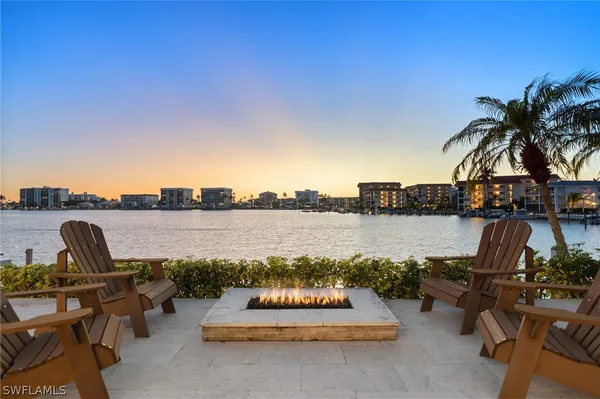 Property Slideshow image 2 of 20 | 2805 leeward ln, Naples, FL, 34103