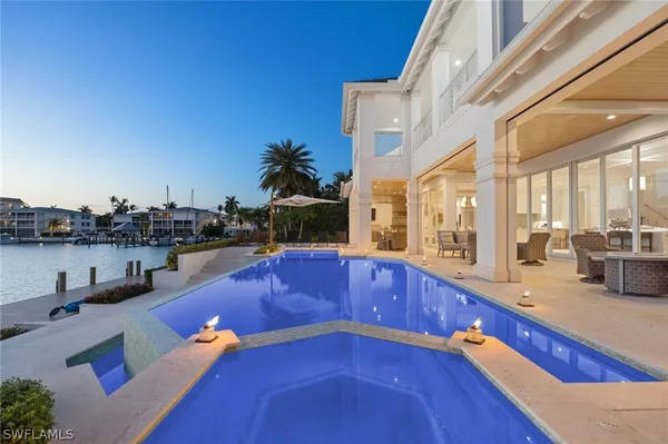 Property Slideshow image 3 of 20 | 2805 leeward ln, Naples, FL, 34103