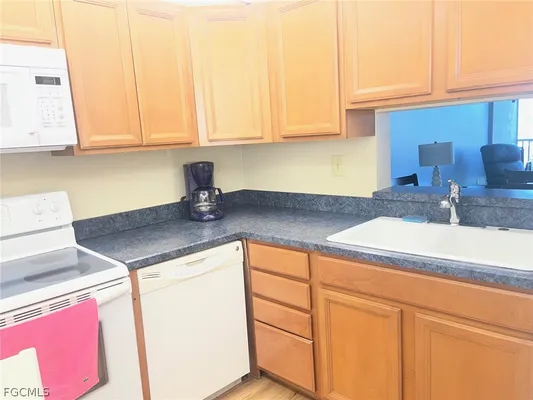 Property Slideshow image 2 of 38 | 6220 augusta dr 301, Fort Myers, FL, 33907