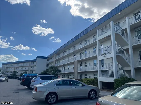 Property Slideshow image 3 of 38 | 6220 augusta dr 301, Fort Myers, FL, 33907