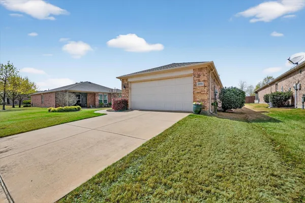 Property Slideshow image 2 of 31 | 2694 honeybee ln, Frisco, TX, 75036