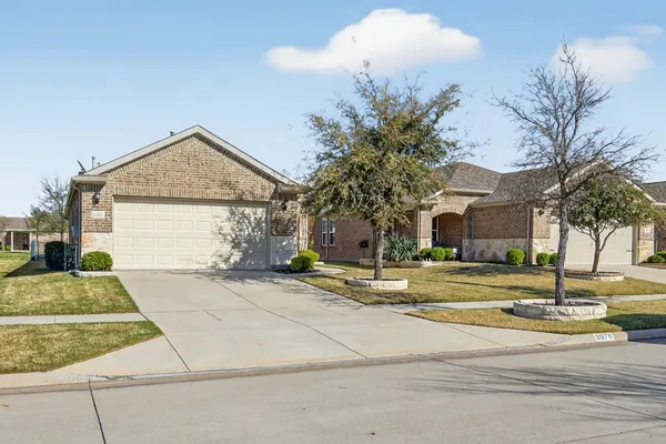 Property Slideshow image 3 of 37 | 8978 shore crest rd, Frisco, TX, 75036