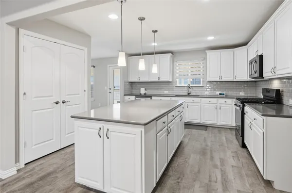 Property Slideshow image 3 of 40 | 804 freedom ln, Little Elm, TX, 76227