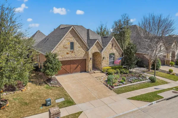Property Slideshow image 2 of 38 | 6032 tompkins trl, Flower Mound, TX, 75028