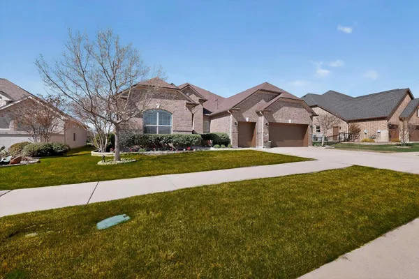 Property Slideshow image 2 of 40 | 9404 crestview dr, Denton, TX, 76207