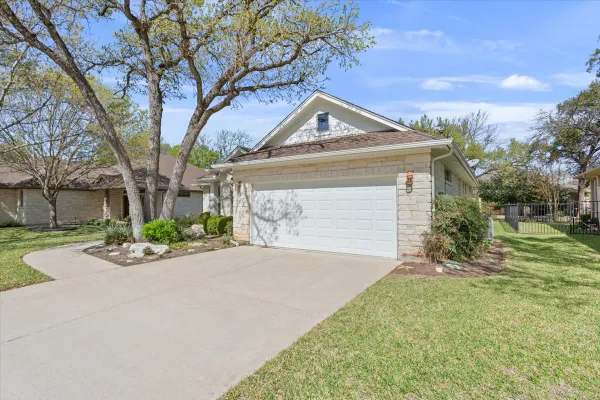 Property Slideshow image 2 of 34 | 909 big thicket st, Georgetown, TX, 78633