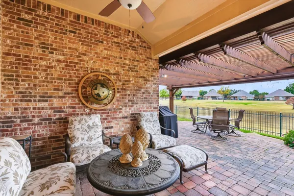 Property Slideshow image 3 of 40 | 7254 bay hill dr, Frisco, TX, 75036