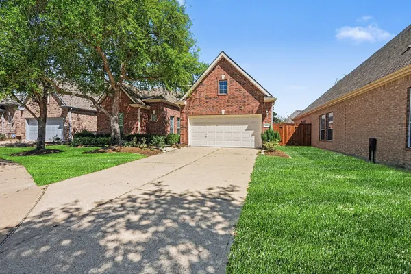 Property Slideshow image 3 of 39 | 9318 caddo springs ct, Cypress, TX, 77433