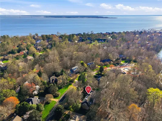 Property Slideshow image 3 of 51 | 124 roffinghams way, Williamsburg, VA, 23185