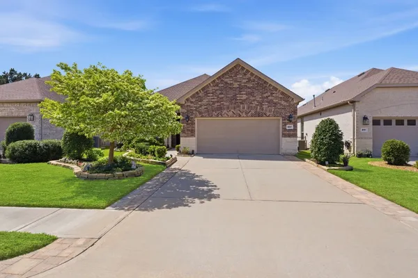 Property Slideshow image 2 of 48 | 207 arabian dr, The Woodlands, TX, 77382