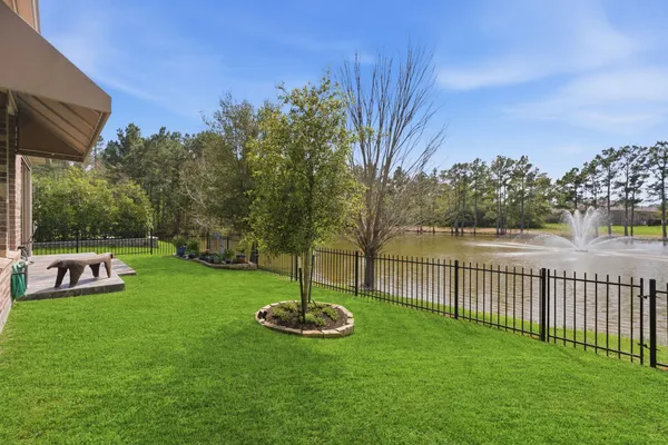 Property Slideshow image 3 of 48 | 207 arabian dr, The Woodlands, TX, 77382