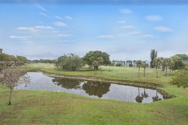 Property Slideshow image 2 of 29 | 1020 country club dr 305, Margate, FL, 33063