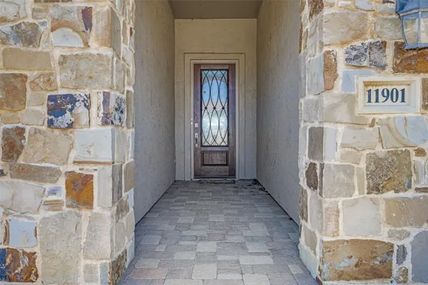 Property Slideshow image 3 of 30 | 11901 southerland dr, Denton, TX, 76207