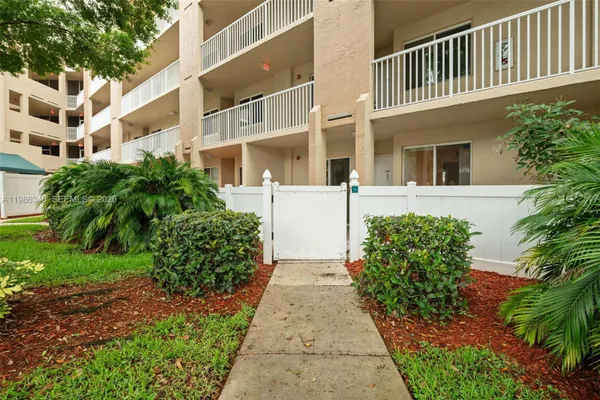 Property Slideshow image 2 of 25 | 9599 weldon cir a112, Tamarac, FL, 33321