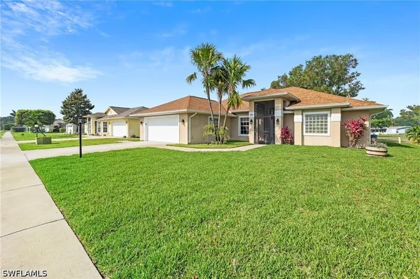 Property Slideshow image 2 of 50 | 135 estelle dr, Naples, FL, 34112