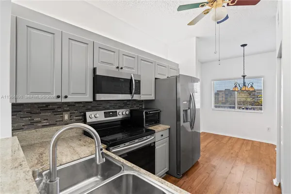 Property Slideshow image 3 of 38 | 7647 southampton ter 314, Tamarac, FL, 33321