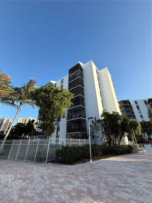 Property Slideshow image 3 of 18 | 20400 w country club dr 412, Aventura, FL, 33180