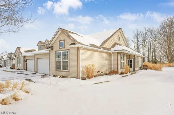 Property Slideshow image 2 of 34 | 2195 southampton ln, Avon, OH, 44011
