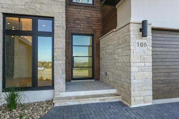Property Slideshow image 2 of 27 | 105 via roma ct, Horseshoe Bay, TX, 78657