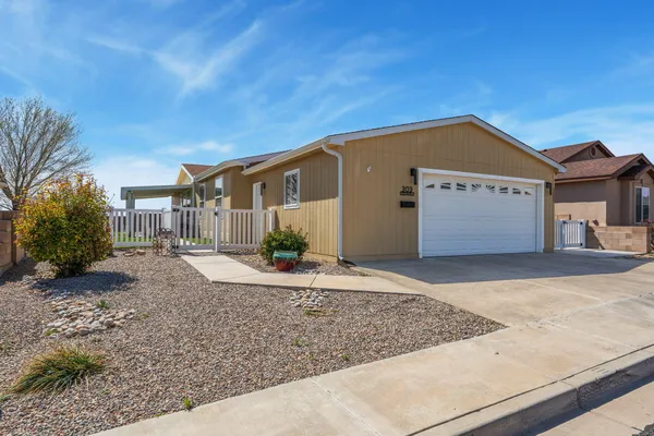 Property Slideshow image 3 of 44 | 303 sunrise bluffs dr, Belen, NM, 87002