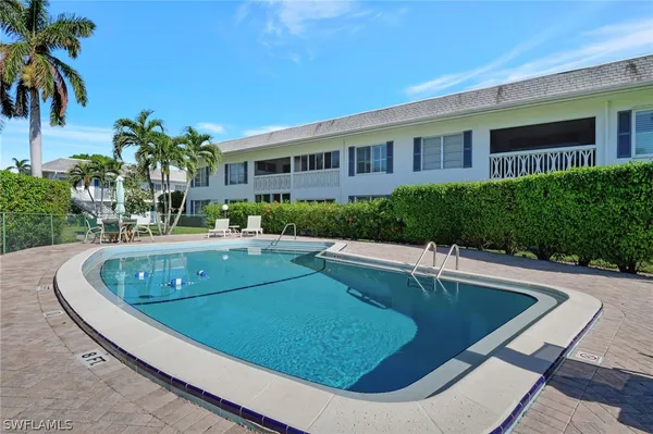 Property Slideshow image 2 of 25 | 750 mooring ln 105, Naples, FL, 34102