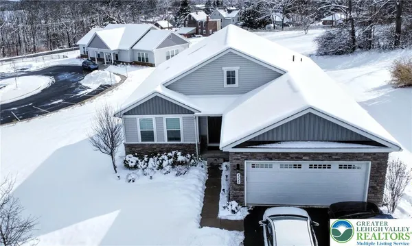 Property Slideshow image 2 of 31 | 4220 cypress ln, Whitehall Twp, PA, 18052