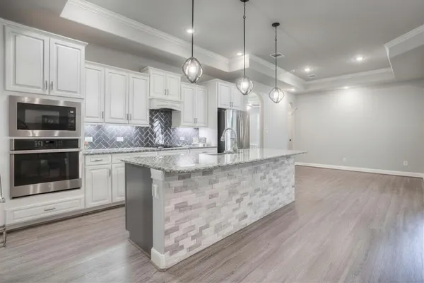 Property Slideshow image 2 of 34 | 5757 lakeside villas ct, Conroe, TX, 77304