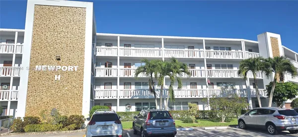Property Slideshow image 2 of 42 | 3037 w newport h 3037, Deerfield Beach, FL, 33442