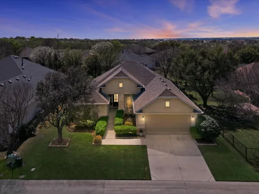 Property Slideshow image 2 of 36 | 10917 southerland dr, Denton, TX, 76207