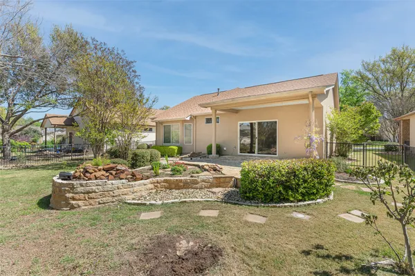 Property Slideshow image 3 of 28 | 516 texas dr, Georgetown, TX, 78633