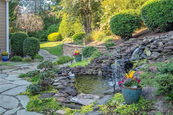 Property Slideshow image 2 of 49 | 208 portstewart, Williamsburg, VA, 23188