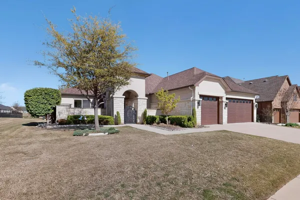 Property Slideshow image 3 of 40 | 8708 crestview dr, Denton, TX, 76207