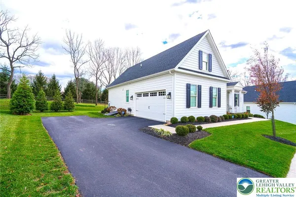 Property Slideshow image 3 of 49 | 4475 stonebridge dr, Upper Saucon Twp, PA, 18015
