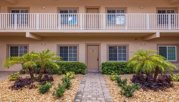 Property Slideshow image 3 of 28 | 9113 michael cir 9, Naples, FL, 34113