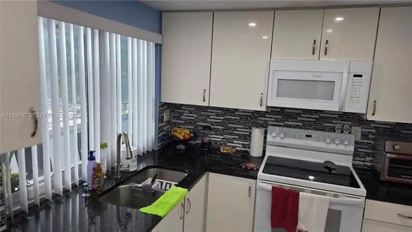 Property Slideshow image 3 of 26 | 9400 lime bay blvd 315, Tamarac, FL, 33321