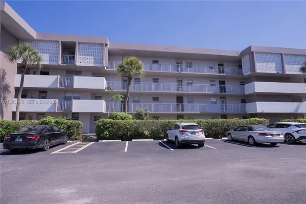 Property Slideshow image 2 of 22 | 2800 nw 47th ter 103b, Lauderdale Lakes, FL, 33313