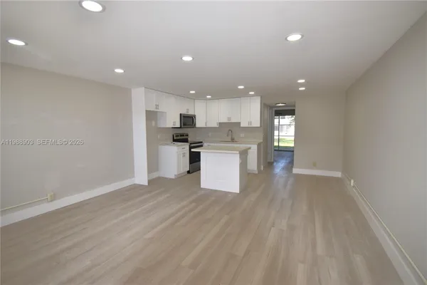 Property Slideshow image 3 of 17 | 152 ventnor j 152, Deerfield Beach, FL, 33442