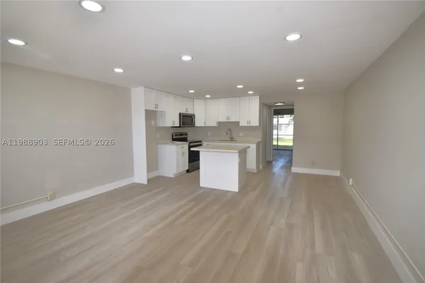 Property Slideshow image 3 of 17 | 152 ventnor j 152, Deerfield Beach, FL, 33442